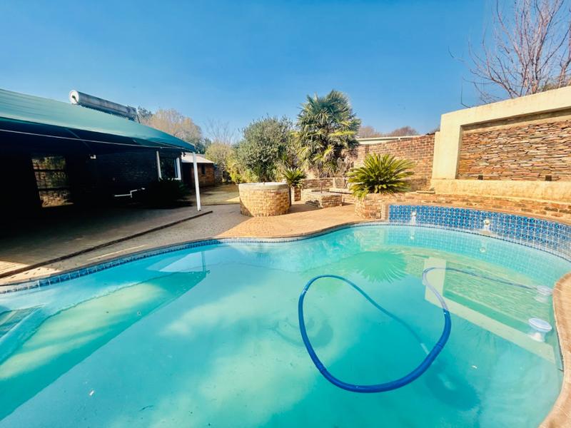 4 Bedroom Property for Sale in Flora Gardens Gauteng