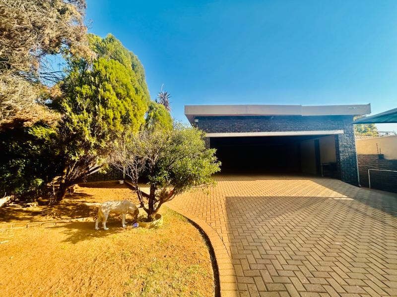 4 Bedroom Property for Sale in Flora Gardens Gauteng