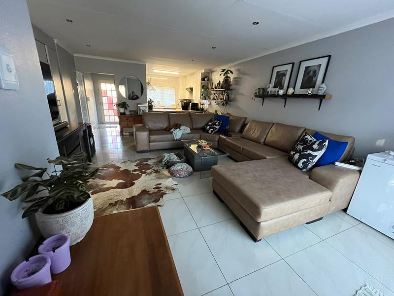 To Let 2 Bedroom Property for Rent in Die Hoewes Gauteng