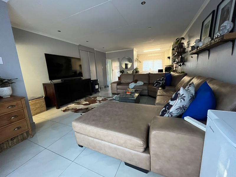 To Let 2 Bedroom Property for Rent in Die Hoewes Gauteng