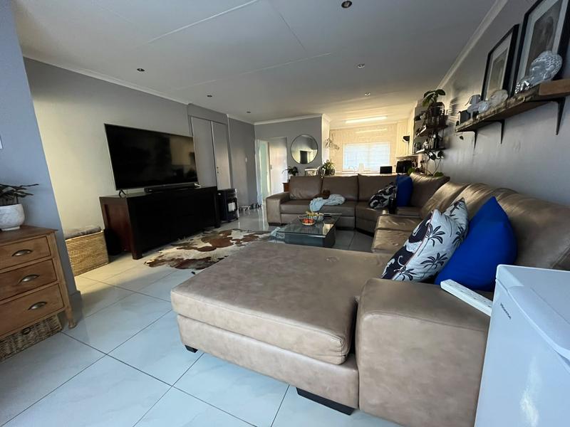 To Let 2 Bedroom Property for Rent in Die Hoewes Gauteng