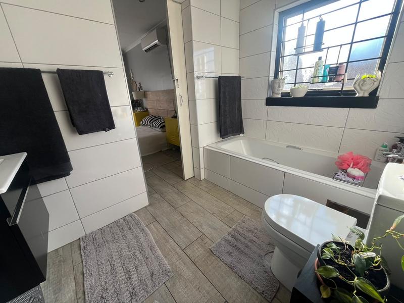 To Let 2 Bedroom Property for Rent in Die Hoewes Gauteng