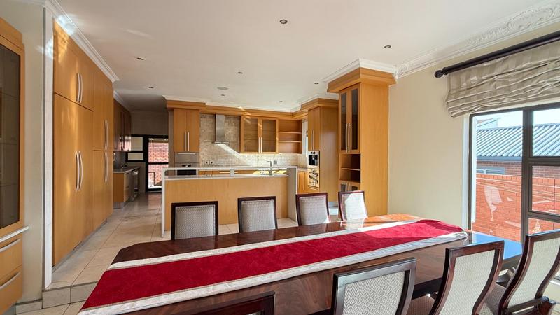 5 Bedroom Property for Sale in Waterfall Country Village Gauteng