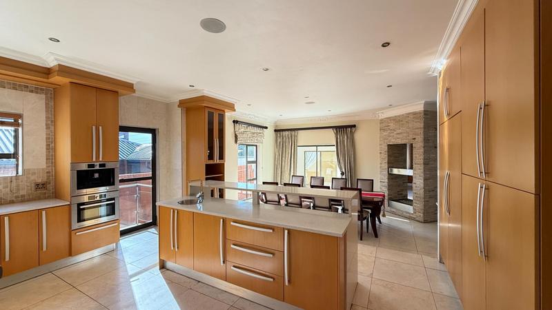 5 Bedroom Property for Sale in Waterfall Country Village Gauteng