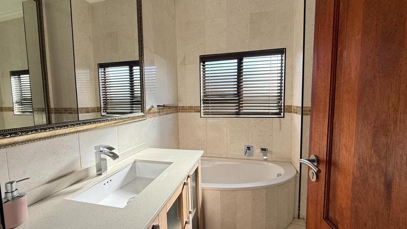 5 Bedroom Property for Sale in Waterfall Country Village Gauteng