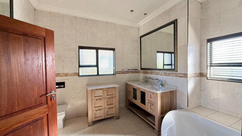 5 Bedroom Property for Sale in Waterfall Country Village Gauteng