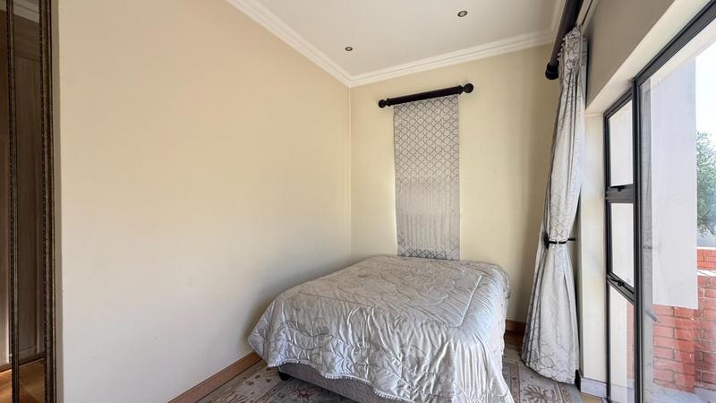 5 Bedroom Property for Sale in Waterfall Country Village Gauteng