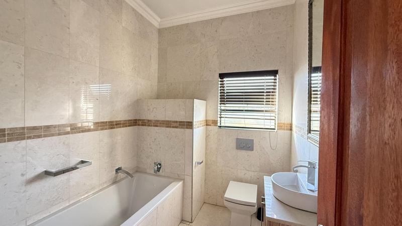 5 Bedroom Property for Sale in Waterfall Country Village Gauteng