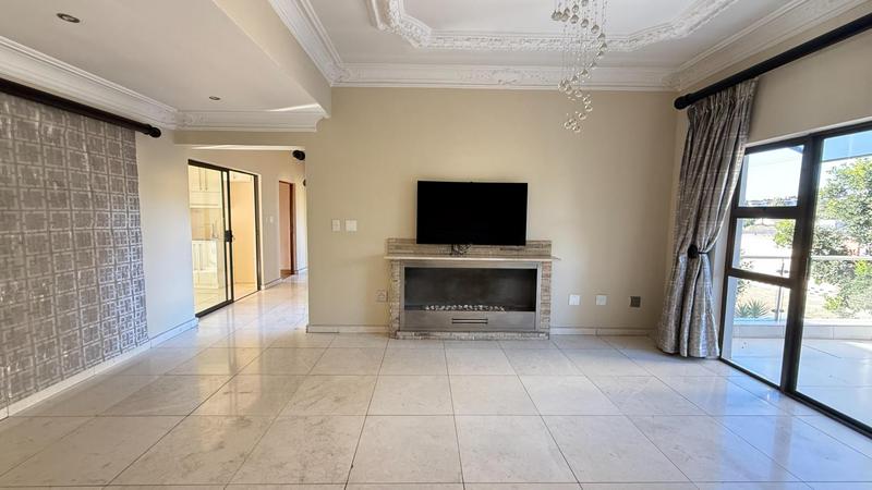 5 Bedroom Property for Sale in Waterfall Country Village Gauteng