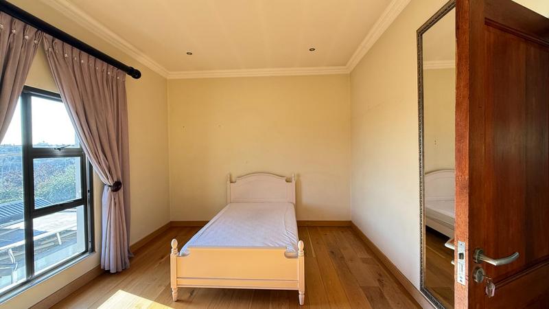 5 Bedroom Property for Sale in Waterfall Country Village Gauteng