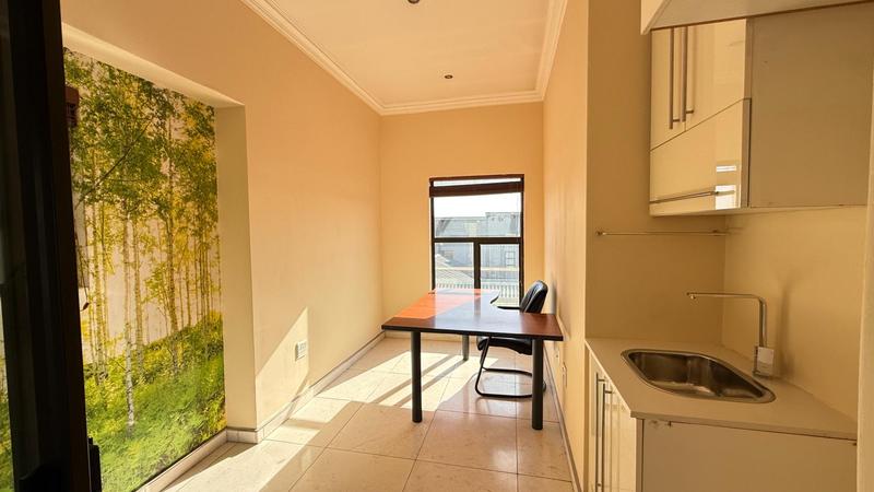 5 Bedroom Property for Sale in Waterfall Country Village Gauteng