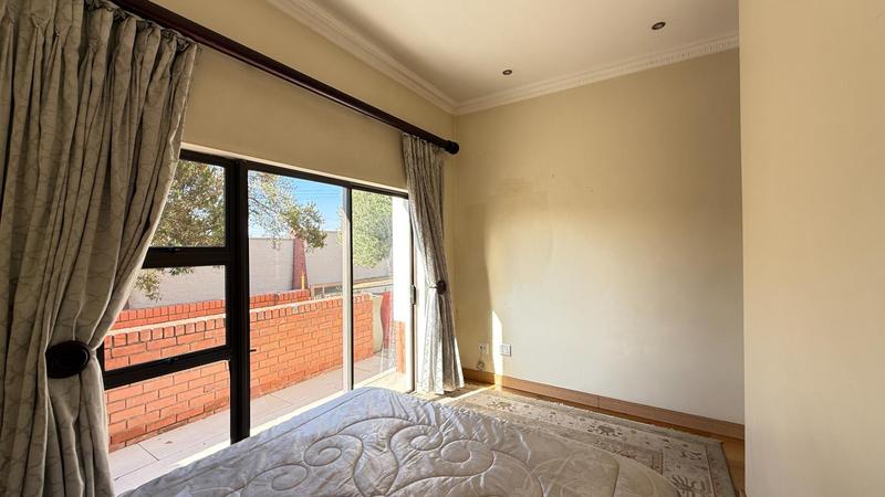 5 Bedroom Property for Sale in Waterfall Country Village Gauteng