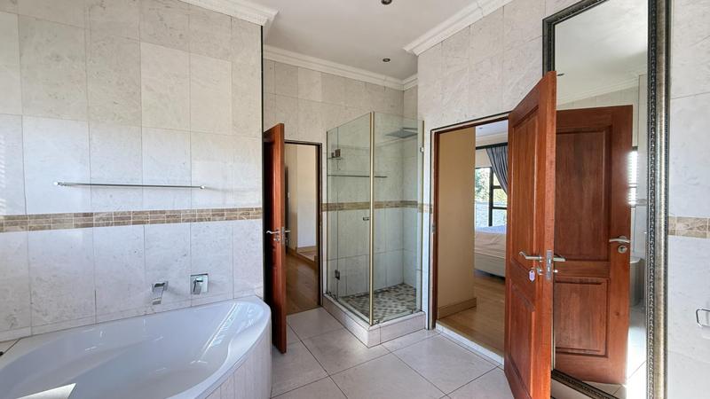 5 Bedroom Property for Sale in Waterfall Country Village Gauteng