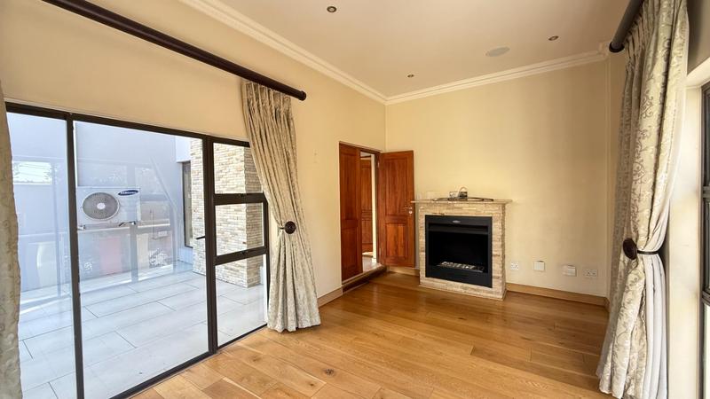 5 Bedroom Property for Sale in Waterfall Country Village Gauteng