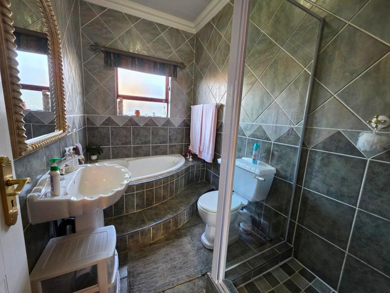 3 Bedroom Property for Sale in Glen Marais Gauteng