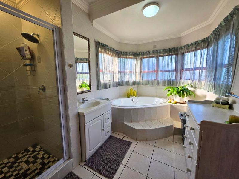 3 Bedroom Property for Sale in Glen Marais Gauteng