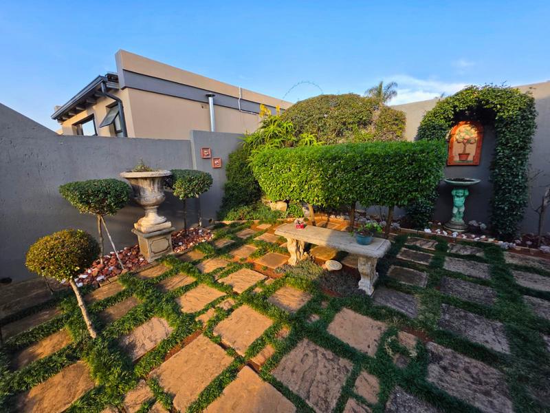 3 Bedroom Property for Sale in Glen Marais Gauteng