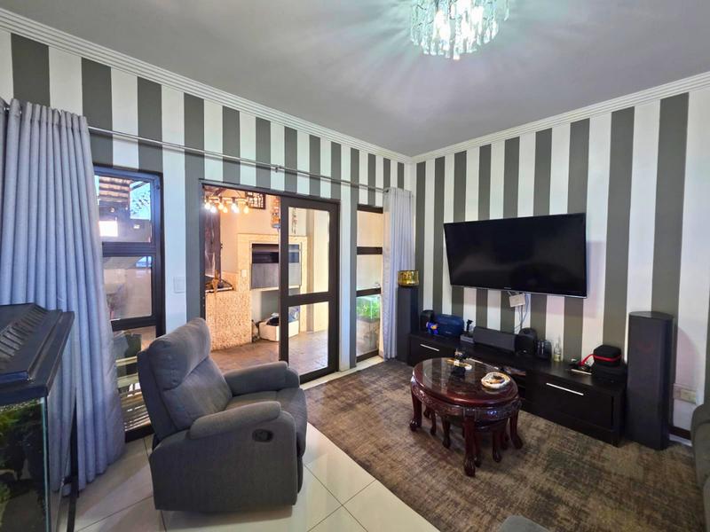 4 Bedroom Property for Sale in Glen Eagle Estate Gauteng