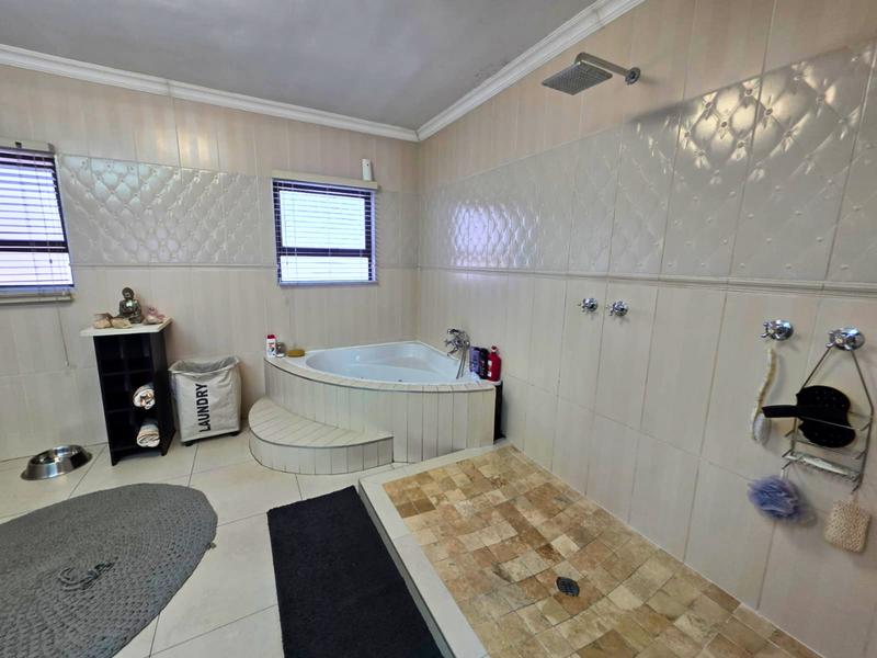 4 Bedroom Property for Sale in Glen Eagle Estate Gauteng