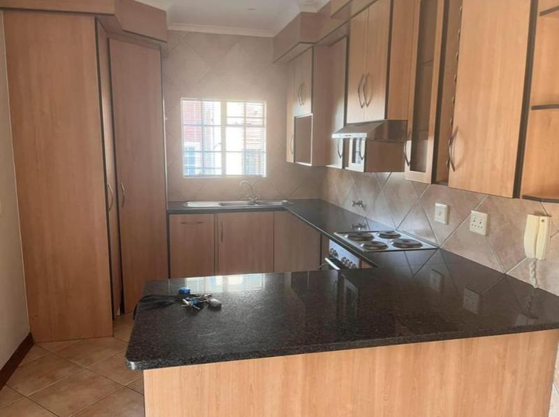 To Let 2 Bedroom Property for Rent in Farrarmere Gauteng