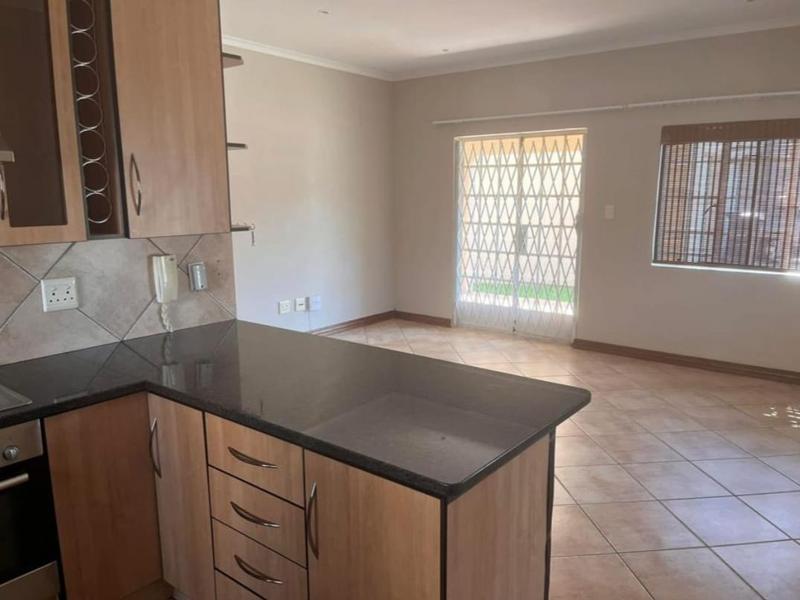To Let 2 Bedroom Property for Rent in Farrarmere Gauteng