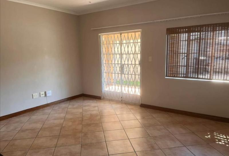 To Let 2 Bedroom Property for Rent in Farrarmere Gauteng