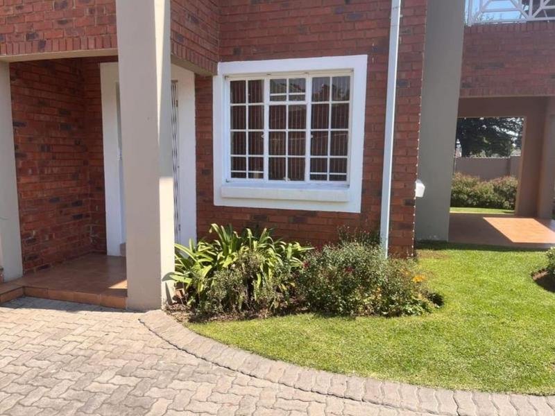 To Let 2 Bedroom Property for Rent in Farrarmere Gauteng