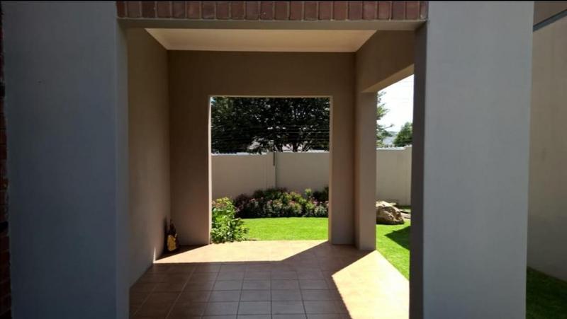 To Let 2 Bedroom Property for Rent in Farrarmere Gauteng