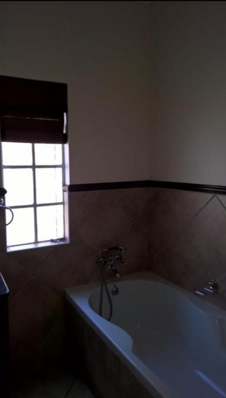 To Let 2 Bedroom Property for Rent in Farrarmere Gauteng