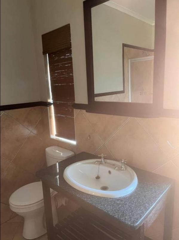 To Let 2 Bedroom Property for Rent in Farrarmere Gauteng