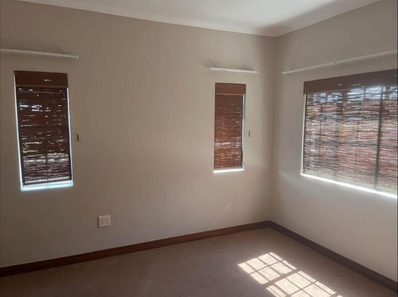 To Let 2 Bedroom Property for Rent in Farrarmere Gauteng