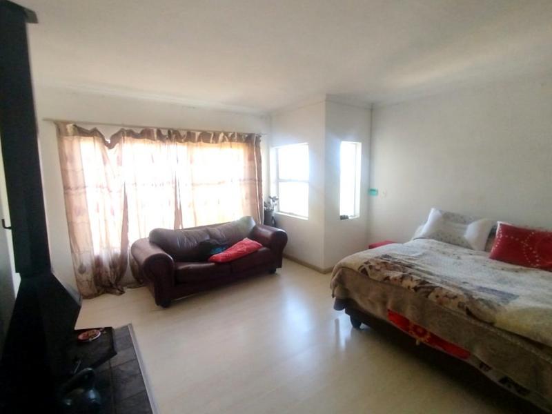 4 Bedroom Property for Sale in Lorentzville Gauteng