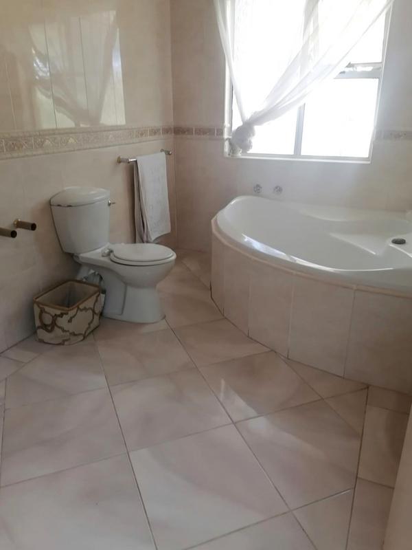 5 Bedroom Property for Sale in Noordkruin Gauteng