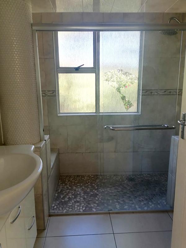 5 Bedroom Property for Sale in Noordkruin Gauteng
