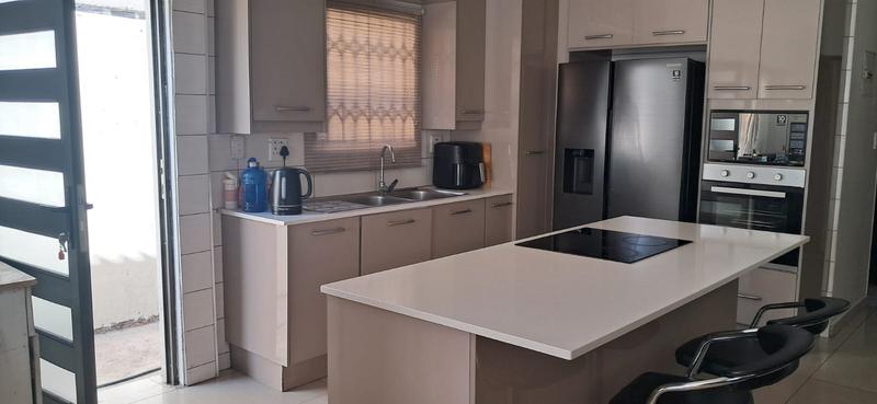 5 Bedroom Property for Sale in Meadowlands Gauteng