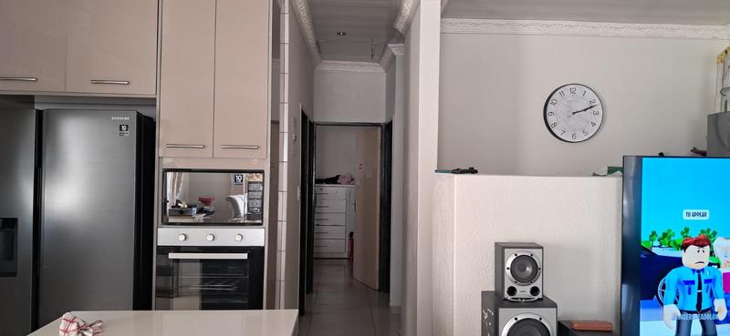 5 Bedroom Property for Sale in Meadowlands Gauteng
