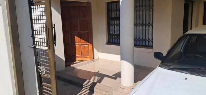 5 Bedroom Property for Sale in Meadowlands Gauteng