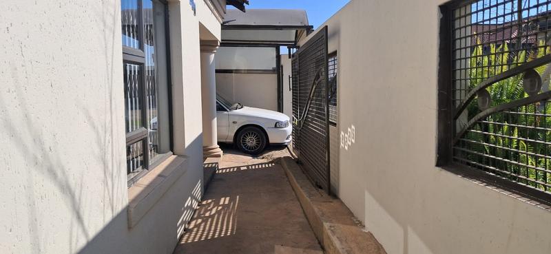 5 Bedroom Property for Sale in Meadowlands Gauteng