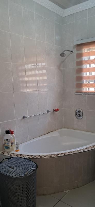 5 Bedroom Property for Sale in Meadowlands Gauteng