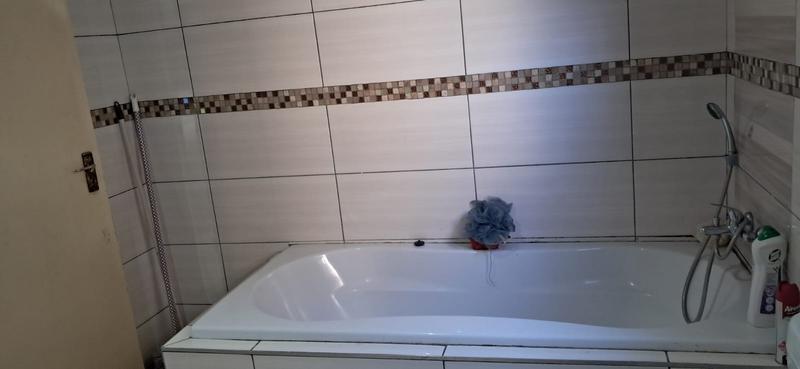 5 Bedroom Property for Sale in Meadowlands Gauteng