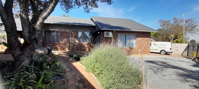 6 Bedroom Property for Sale in Rooihuiskraal Gauteng