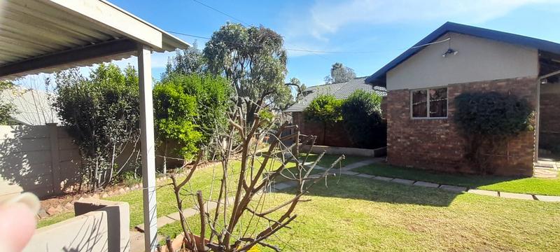 6 Bedroom Property for Sale in Rooihuiskraal Gauteng
