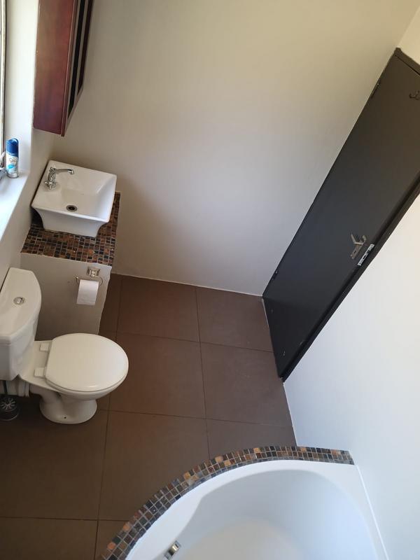 6 Bedroom Property for Sale in Rooihuiskraal Gauteng