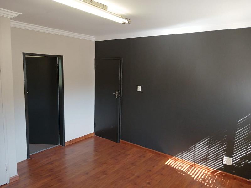 6 Bedroom Property for Sale in Rooihuiskraal Gauteng