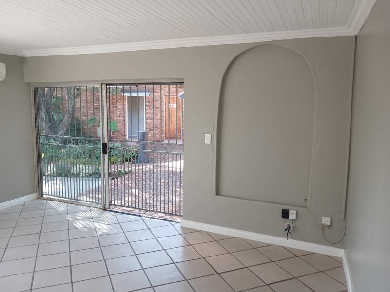 6 Bedroom Property for Sale in Rooihuiskraal Gauteng