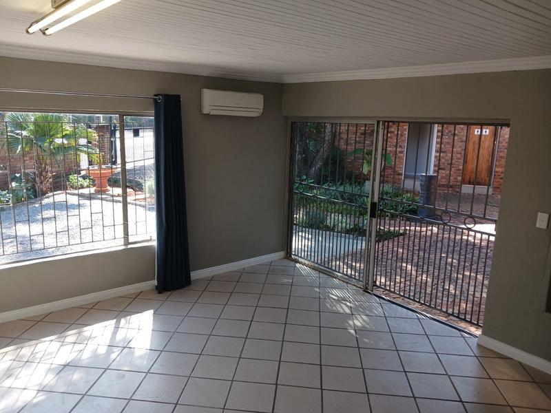 6 Bedroom Property for Sale in Rooihuiskraal Gauteng