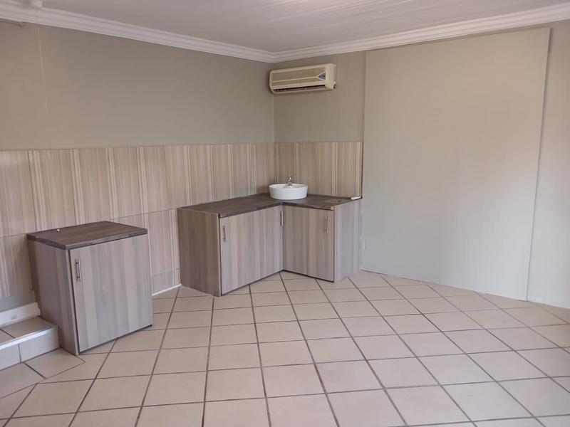 6 Bedroom Property for Sale in Rooihuiskraal Gauteng