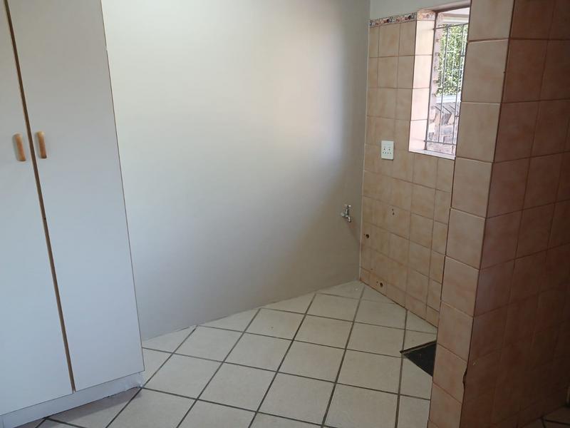 6 Bedroom Property for Sale in Rooihuiskraal Gauteng