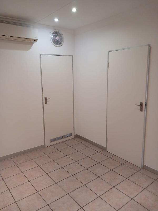 6 Bedroom Property for Sale in Rooihuiskraal Gauteng