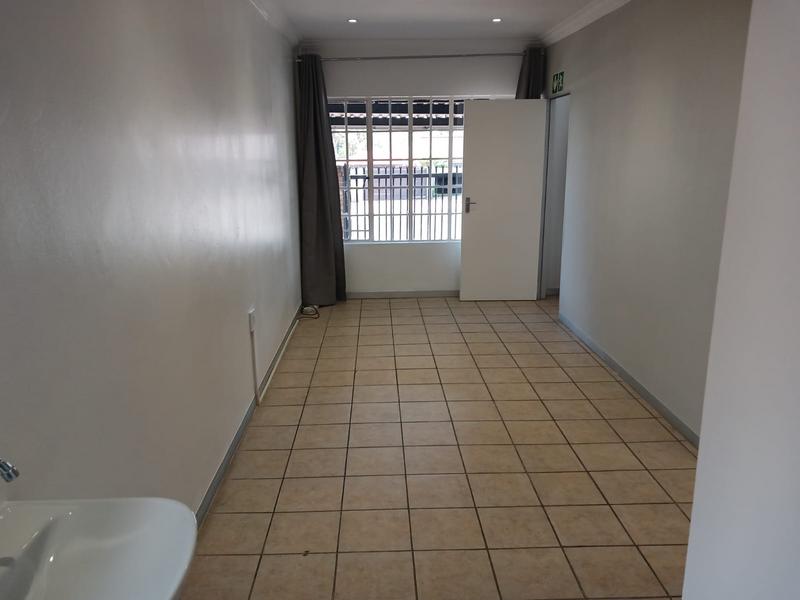 6 Bedroom Property for Sale in Rooihuiskraal Gauteng